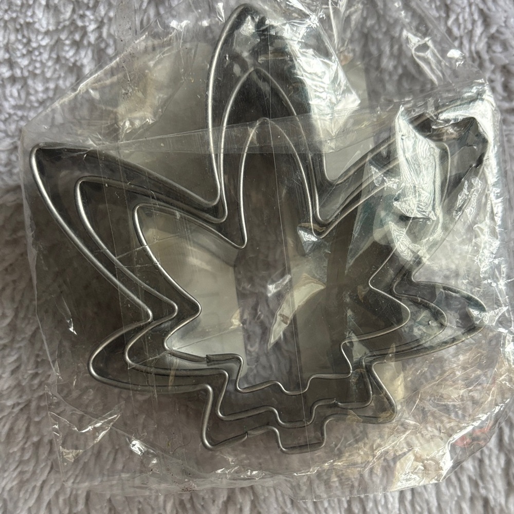 Leaf-Shaped Metal Cookie Cutters